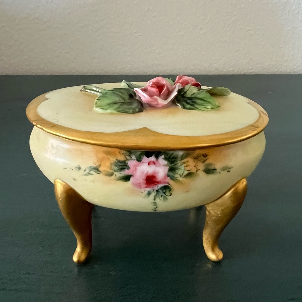 L. Cayson 54  , Floral Decorative Trinket Box with Gold Accents, Vintage